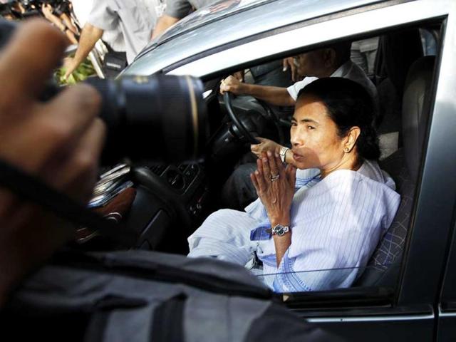 Mamata Banerjee arrives for a meeting with UPA chairperson Sonia Gandhi at her residence in New Delhi. (HT Photo/Ajay Aggarwal)