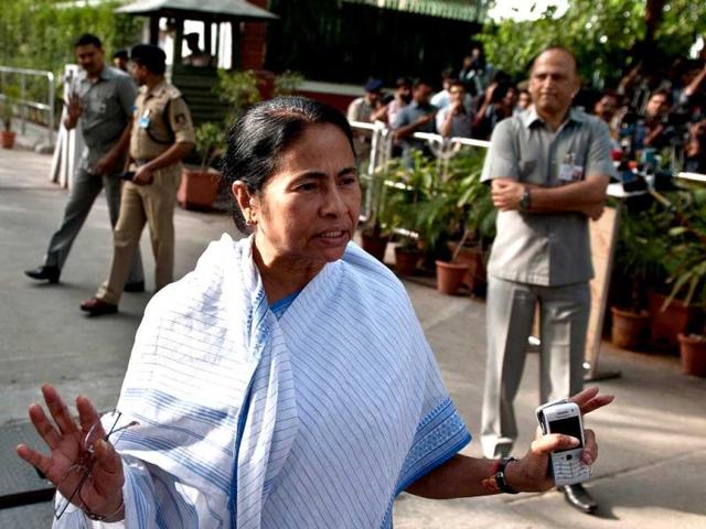 West Bengal chief minister Mamata Banerjee gestures as she addresses the media after meeting Congress Party President and chairperson of the United Progressive Alliance (UPA), Sonia Gandhi in New Delhi. (AFP Photo)