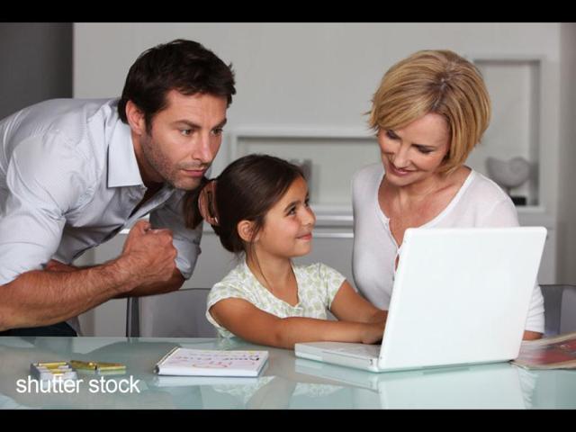 Parents-and-the-child-working-together