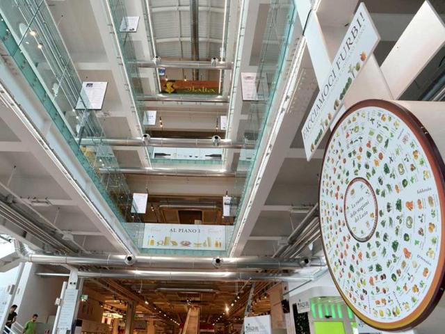 The entrance hall of the Eataly food emporium in Rome. AFP Photo/Alberto Pizzoli