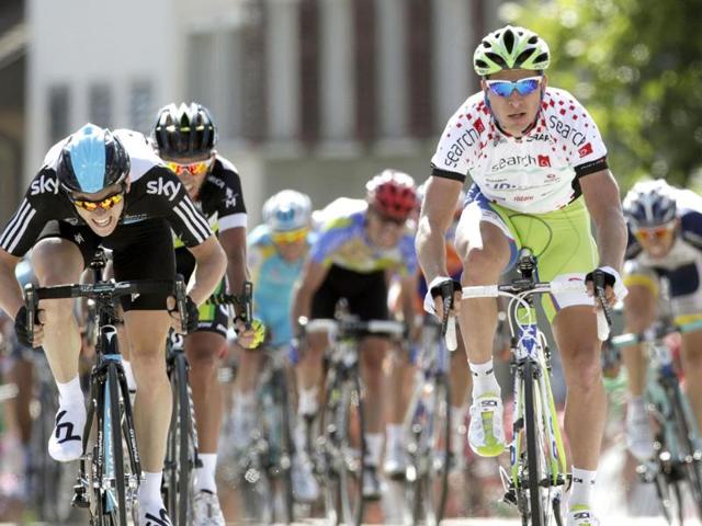 Liquigas rider Peter Sagan of Slovakia (R) cycles to win the sixth stage of the Tour de Suisse cycling race in Bischofszell. REUTERS/Denis Balibouse