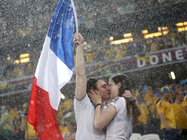 French fans kiss before their Group D Euro 2012 soccer match against Ukraine at Donbass Arena in Donetsk. Reuters/Michael Buholzer French fans kiss before their Group D Euro 2012 soccer match against Ukraine at Donbass Arena in Donetsk. Reuters/Michael Buholzer
