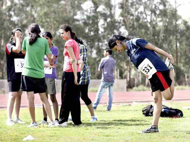 Students participating in the fitness trail test for admission at Shri Ram College of Commerce, despite the hot weather in New Delhi. HT/M Zhazo
