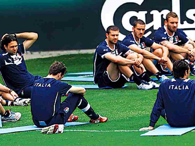 Italian-players-take-a-break-probably-mentally-exhausted-after-learning-of-the-coaching-staff-s-long-march-AP-photo