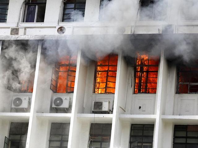 Fire looms out of the Mantralaya building in Mumbai. HT/Vijayanand Gupta