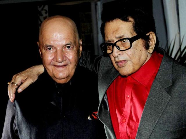 Prem Chopra and Manoj Kumar pose together. (AFP)
