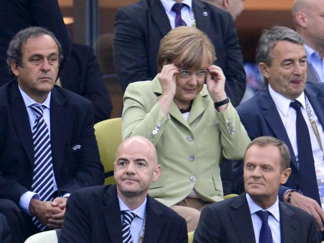 German Chancellor Angela Merkel (top C) sits next to UEFA president Michel Platini (topL), German football association president Wolfgang Niersbach (R) and Poland's Prime Minister Donald Tusk (bottom R) before the Euro 2012 football championships quarter-final match Germany vs Greece at the Gdansk Arena. (AFP photo/Fabrice Coffrini)