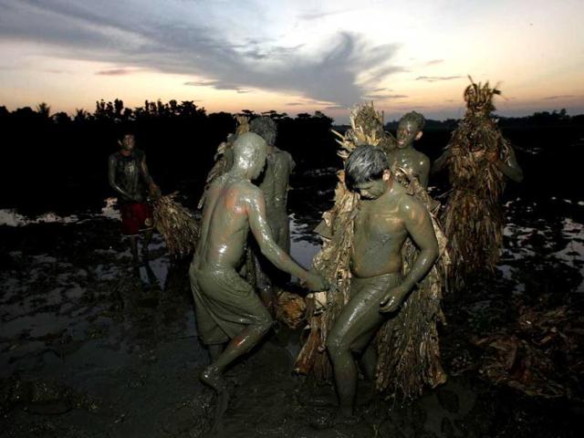 Devotees, covered with mud and dried banana leaves, take part in a religious ceremony celebrating the feast day of their Catholic patron Saint John the Baptist in the village of Bibiclat, Nueva Ecija, north of Manila. Reuters/Erik De Castro