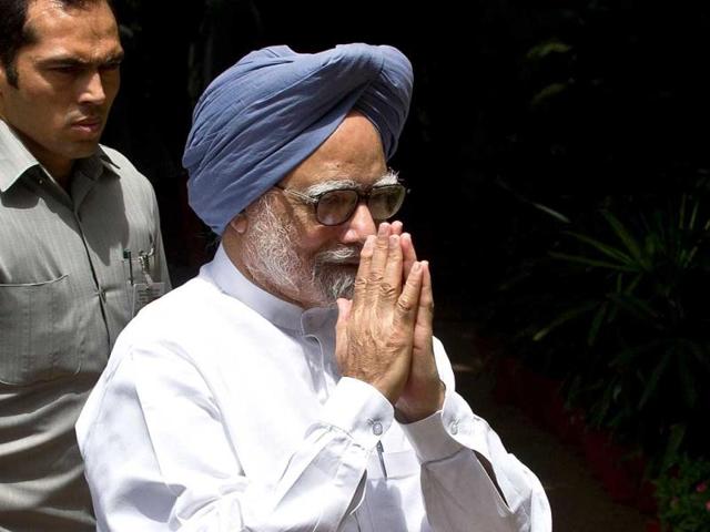 Prime Minister Manmohan Singh gestures to greet as he arrives for the Congress Working Committee (CWC) meeting in New Delhi. AFP/Prakash Singh