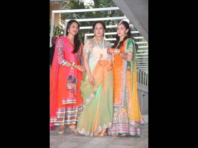 Esha Deol with mom Hema and sister Ahana.