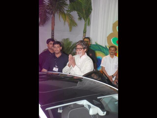 Big B in a white kurta-pyjama at the ceremony.