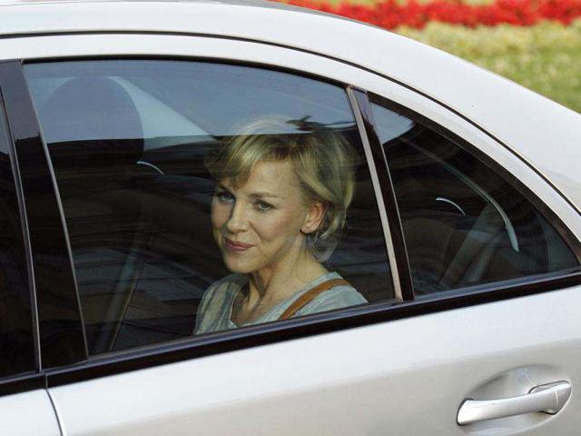 Naomi Watts has undergone a dramatic makeover to play Diana, Princess Of Wales in the upcoming movie Caught In Flight, and she bears a striking resemblance to the late royal.