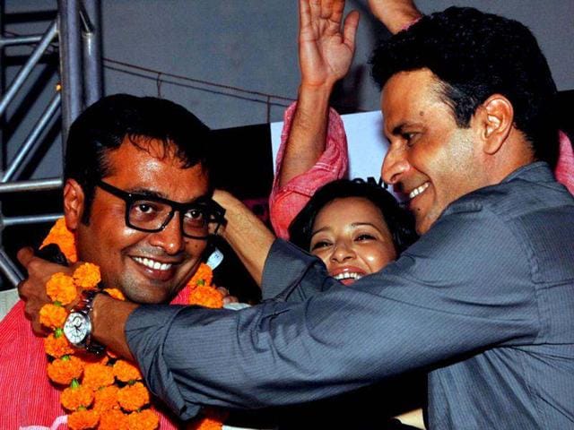 Anurag-Kashyap-and-Manoj-Bajpayee-at-Gangs-Of-Wasseypur-success-party-in-Mumbai