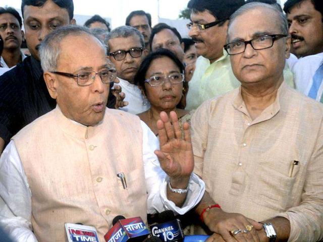 UPA-Presidential-candidate-Pranab-Mukherjee-interacts-with-media-on-his-arrival-at-NSCBI-Airport-in-Kolkata-PTI-Photo