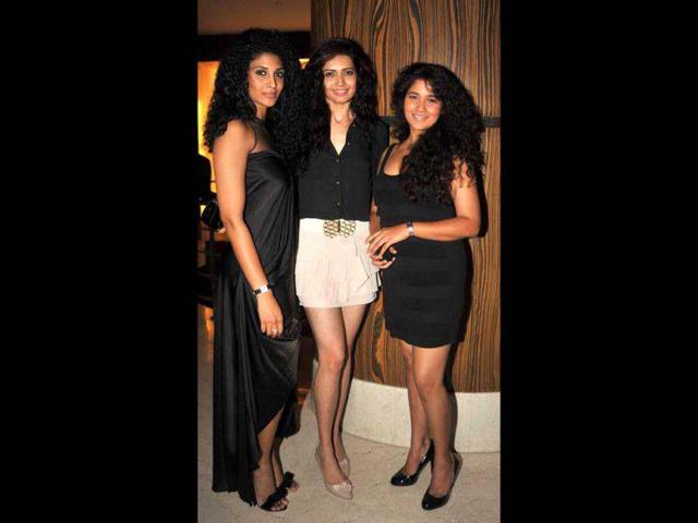 I Am She – Miss Universe India 2011 Vasuki Sunkavalli, (L), television and theatre actresses Karishma Tanna (C) and Narayani Shastri pose during the launch of producer T P Aggarwal's trade magazine Blockbuster in Mumbai. (AFP)