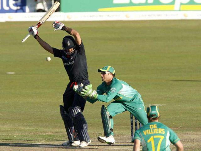 South Africa's Mark Boucher (R) takes a catch to dismiss England's Owais Shah during their ICC Champions Trophy cricket match in Pretoria. The South African keeper has retired from international cricket following an eye injury during a match against Somerset. (Reuters)