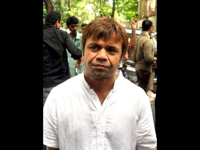 Rajpal-Yadav-was-also-spotted-at-the-cremation-ceremony-of-late-actor-Dara-Singh