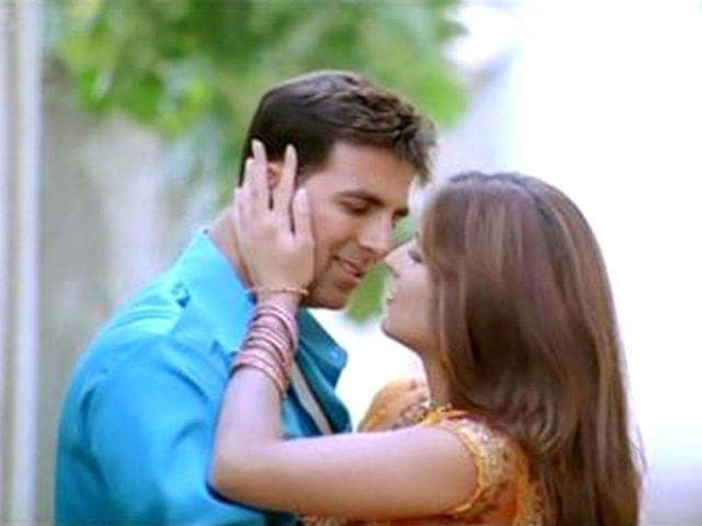 ROMANTIC! Katrina Kaif's chemistry with Akshay Kumar is intense in Rafta Rafta from Namastey London.