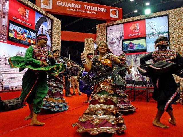 Artists performing the traditional dance of Gujarat during Travel and Tourism Fair at Netaji Indoor Stadium in Kolkata.(HT Photo/Shubhendu Ghosh) Artists performing the traditional dance of Gujarat during Travel and Tourism Fair at Netaji Indoor Stadium in Kolkata.(HT Photo/Shubhendu Ghosh)