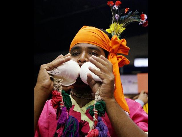 Artists from Odisha blowing the Conch Shells during Travel and Tourism Fair at Netaji Indoor Stadium in Kolkata.(HT Photo/Subhendu Ghosh) Artists from Odisha blowing the Conch Shells during Travel and Tourism Fair at Netaji Indoor Stadium in Kolkata.(HT Photo/Subhendu Ghosh)