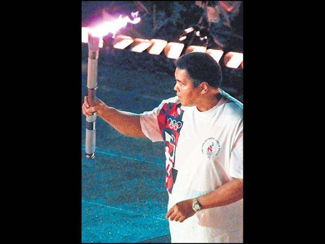 Muhammad-Ali-lights-the-1996-Atlanta-Olympic-torch-Agencies Muhammad-Ali-lights-the-1996-Atlanta-Olympic-torch-Agencies