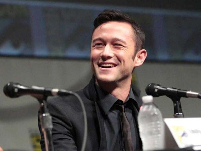 Cast-member-Joseph-Gordon-Levitt-smiles-during-a-panel-for-Looper-at-the-Comic-Con-International-Convention-in-San-Diego-California-July-13-2012-Reuters Cast-member-Joseph-Gordon-Levitt-smiles-during-a-panel-for-Looper-at-the-Comic-Con-International-Convention-in-San-Diego-California-July-13-2012-Reuters