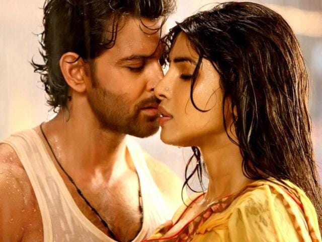 Priyanka-Chopra-Hrithik-Roshan-in-Agneepath-The-movie-grossed-some-Rs-120-crore-at-the-box-office Priyanka-Chopra-Hrithik-Roshan-in-Agneepath-The-movie-grossed-some-Rs-120-crore-at-the-box-office
