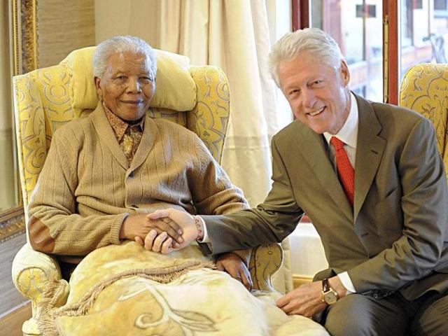 Former US president Bill Clinton visits former South African president Nelson Mandela at his home in Qunu in South Africa's Eastern Cape province. (Reuters file photo)