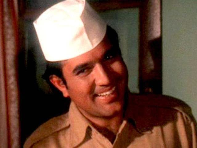 Anand-one-of-the-most-loved-movies-of-Kaka-starred-Rajesh-Khanna-and-Amitabh-Bachchan-in-lead-roles-and-Rajesh-Khanna-played-the-title-role-Directed-by-Hrishikesh-Mukherjee-the-movie-is-about-a-cancer-patient-Khanna-who-believes-in-living-his-life-to-the-fullest