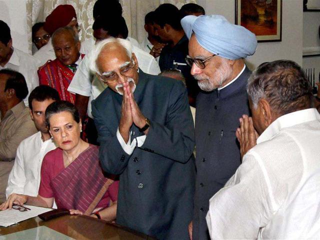 UPA-s-Vice-Presidential-candidate-Hamid-Ansari-exchanges-greetings-with-Samajwadi-Pary-chief-Mulayam-Singh-Yadav-while-filing-his-nomination-papers-at-Parliament-House-in-New-Delhi-PTI-Shahbaz-Khan UPA-s-Vice-Presidential-candidate-Hamid-Ansari-exchanges-greetings-with-Samajwadi-Pary-chief-Mulayam-Singh-Yadav-while-filing-his-nomination-papers-at-Parliament-House-in-New-Delhi-PTI-Shahbaz-Khan