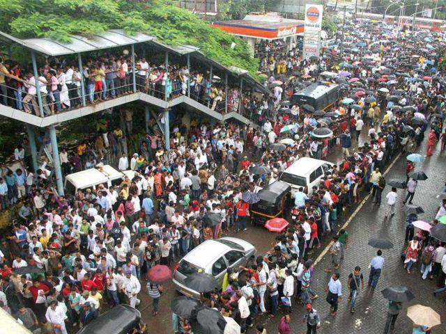 Thousands of mourners, including Bollywood stars, gathered on Thursday for Rajesh Khanna's funeral, braving heavy rains and traffic jams in Mumbai.