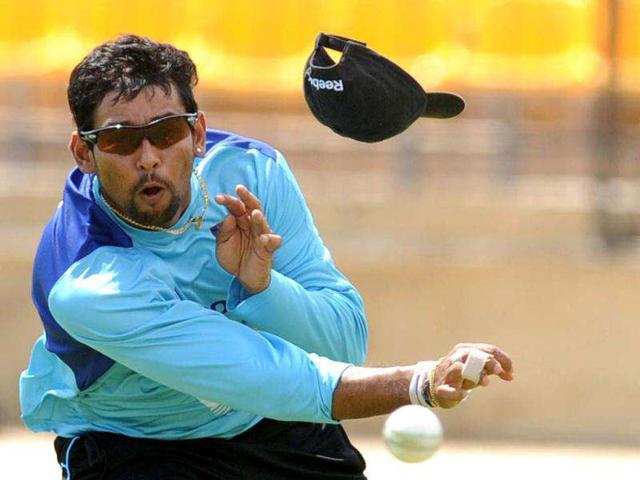 Sri Lankan cricketer Tillakaratne Dilshan throws a ball during a practise session at the Suriyawewa Mahinda Rajapakse International Cricket Stadium in the southern district of Hambantota. AFP Photo/Ishara S. Kodikara