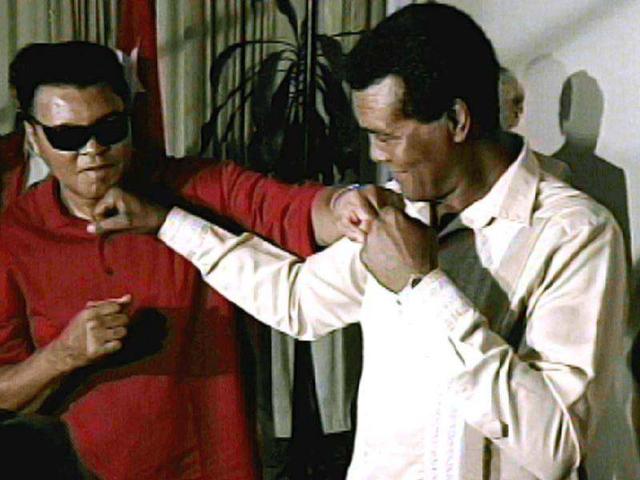 Former boxing champion Muhammad Ali (L) playfully boxes with Cuban former amateur heavyweight Teofilo Stevenson. After winning a boxing gold at Munich 1972, Stevenson turned down at least three offers of or above a million dollars. He successfully defended his gold at Montreal 1976 and Moscow 1980 and each time returned to his £35-a-month stipend. Reuters photo