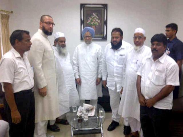 Badurin Ajmal, president of AIUDF and MP from Dhubari along with MLAs of Assam submitting a memorandum to Prime Minister Manmohan Singh at the airport in Guwahati. (UNI Photo)