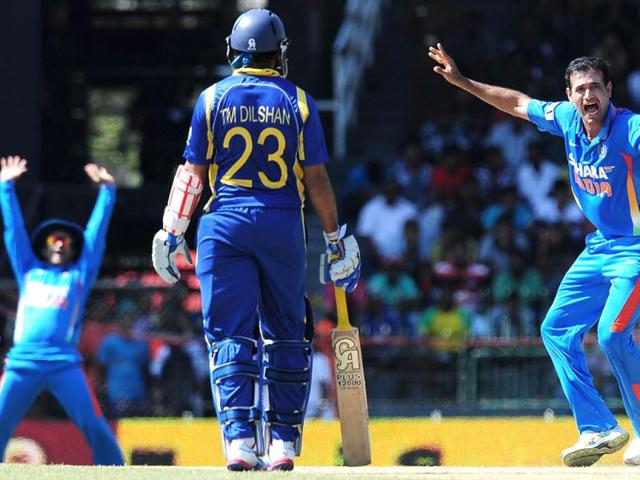 Indian cricketer Irfan Pathan (R) makes an unsuccessful appeal for the wicket of Sri Lankan batsman Upul Tharanga during the fourth one day international (ODI) match between Sri Lanka and India at the R Premadasa Cricket Stadium in Colombo. AFP Photo/Lakruwan Wanniarachchi