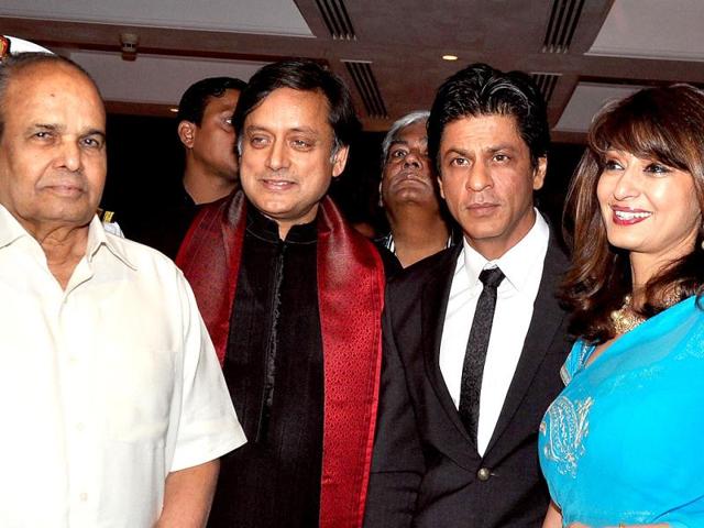 Indian Bollywood actor Shah Rukh Khan (2nd R) poses with Lok Sabha member of parliament Shashi Tharoor (2nd L) and wife Sunanda (R), and Maharashtra Governor K. Sankaranarayanan (L) during the Pax Indica book launch in Mumbai.