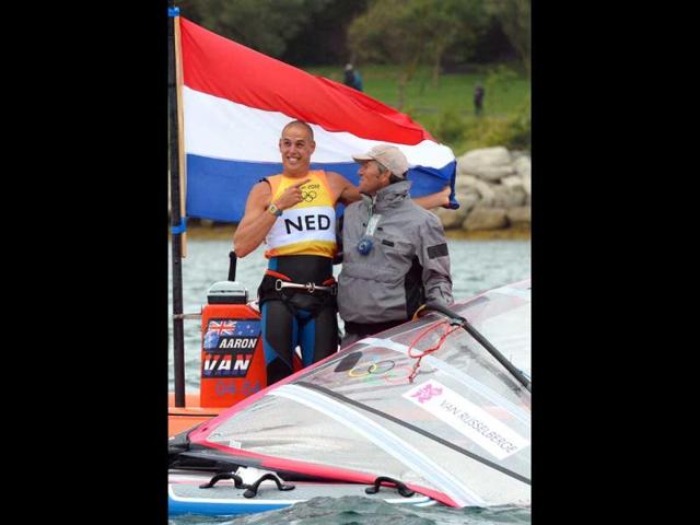 Dorian van Rijsselberge of the Netherlands (L) celebrates after winning the gold medal in the men's RS-X class race at the London 2012 Olympic Games, in Weymouth. (AFP photo/William West)