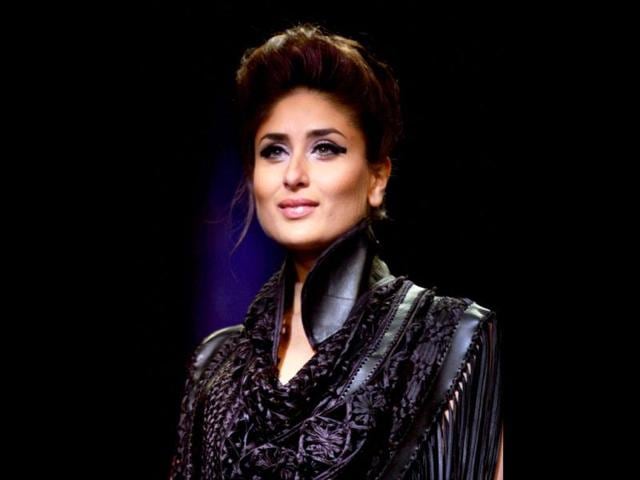 From the piled up hair to the elaborate pwer shoulders, Kareena's overall look was very unlike her usual style. A pleasant change, for sure!