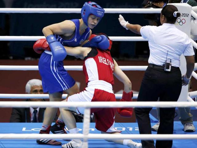 Ireland's Katie Taylor (C) fights Russia's Sofya Ochigava during their Women's Light (60kg) gold medal boxing match at the London Olympic Games. Reuters/Damir Sagolj
