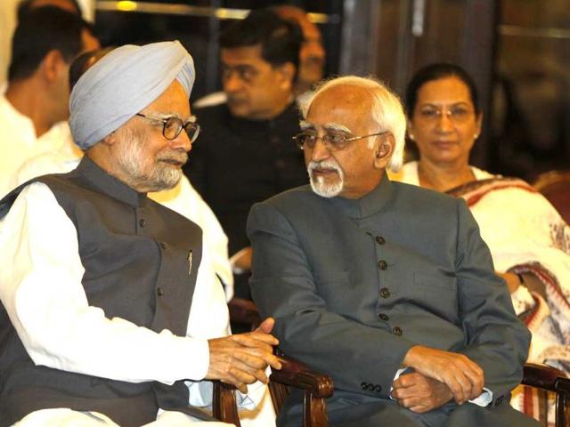 Prime Minister Manmohan Singh and vice president Hamid Ansari during the occasion of 70th anniversary of Quit India Movement at Rashtrapati Bhavan in New Delhi. HT/Sonu Mehta
