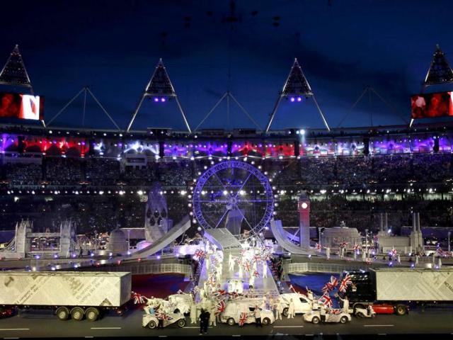 General view of pre-show performance of the closing ceremony of the London 2012 Olympic Games at the Olympic Stadium.(Reuters/Sergio Moraes)