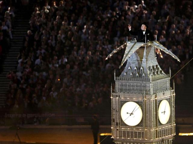 Timothy Spall plays the role of Winston Churchill during the closing ceremony of the London 2012 Olympic Games at the Olympic Stadium.(Reuters/Fabrizio Bensch)