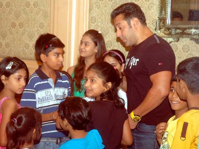 The actor, known for his big heart, is seen interacting with children while promoting his film in Lucknow.