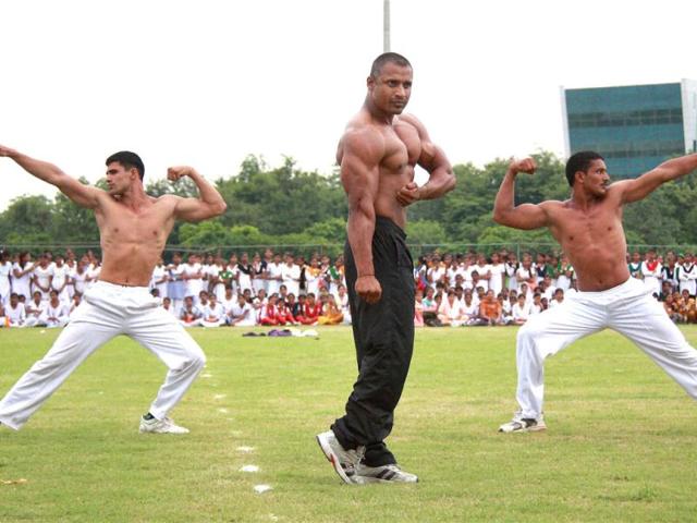Haryana Police jawans perform during full dress rehearsal of Independence Day function in Gurgaon. PTI photo