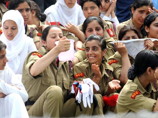 A National Cadet Corps youth drinks water from jug during a full dress rehearsal for India's Independence Day celebrations in Srinagar. AFP photo/Rouf Bhat