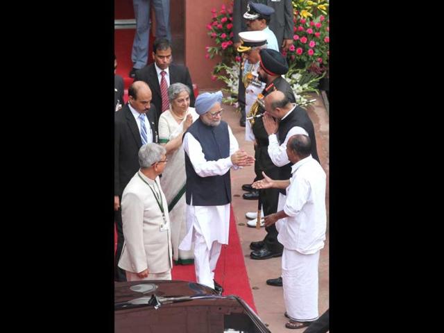 Prime Minister Manmohan Singh greets defence minister AK Antony at the 66th Independence Day function at Red Fort in New Delhi.(Raj K Raj/ Hindustan Times)