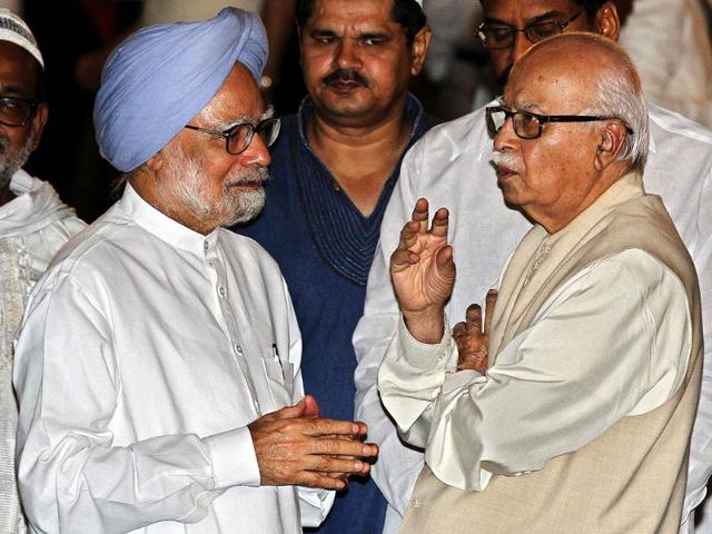 Prime Minister Manmohan Singh with BJP leader LK Advani at an Iftar Party hosted by Prime Minister at his residence in New Delhi. (HT Photo/Arvind Yadav)
