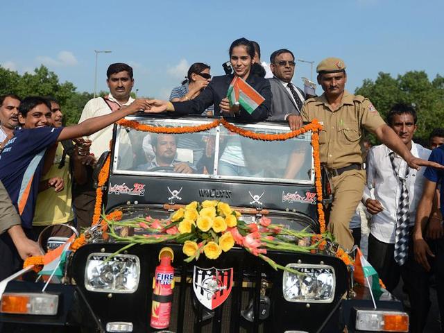 Badminton player and 2012 London Olympics bronze medal winner Saina Nehwal looks on from a jeep heading to the Tomb of the Unknown Soldier at India Gate, following a felicitation ceremony in New Delhi. AFP/Sajjad Hussain