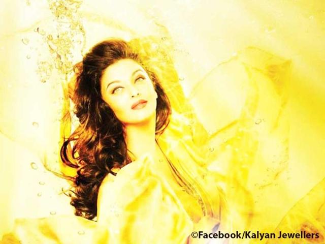 Shrikumar, who shot the commercial for Kalyan Jewellers told a daily, "This is my first ad with Ash. What impressed me about her was a passion for detailing. Shrikumar, who shot the commercial for Kalyan Jewellers told a daily, "This is my first ad with Ash. What impressed me about her was a passion for detailing.
