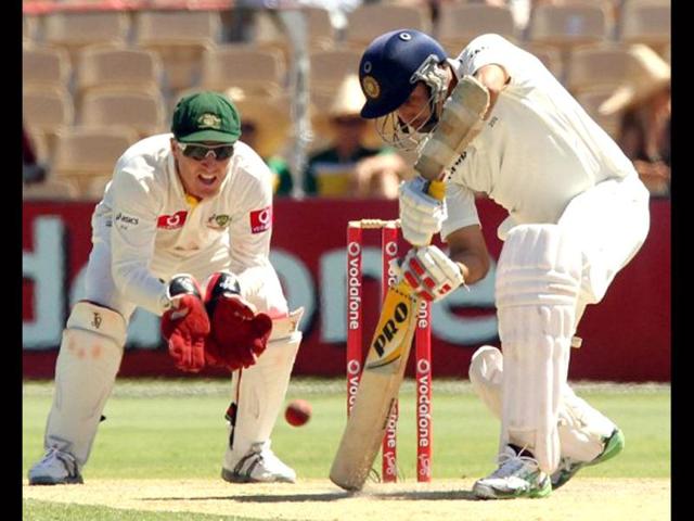 VVS Laxman drives in front of Australian wicketkeeper Brad Haddin (L) on Day 3 of the fourth cricket Test match against Australia in the Border-Gavaskar Trophy Series at the Adelaide Oval on January 26, 2012. AFP photo/Tony Ashby
